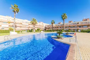 Beachfront · Pool, jacuzzi & private garden - Image 2
