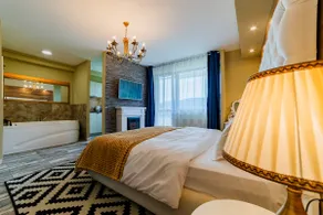 Romantic Jacuzzi Chic Apartment - Image 4