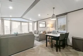 Lakeside Luxury Lodge 10 with Hot Tub - Image 3