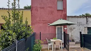 Independent apartment on two floors with courtyard - Image 5