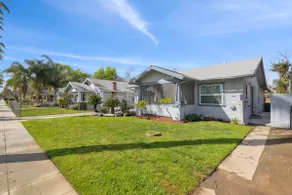 CasitaBungalow | Fully Stocked | 90 walkscore - Image 2
