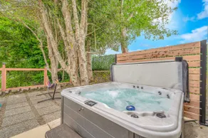 Riverfront • Hot Tub • Walk to Beach & Downtown - Image 2