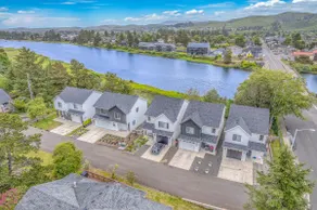 Riverfront • Hot Tub • Walk to Beach & Downtown - Image 3