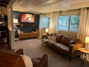Romantic Getaway! Fireplace fire pit-fenced yard!* - Image 2