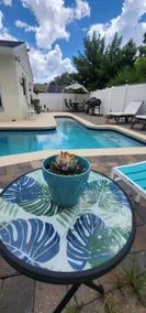 ✨️Modern Suite with POOL- Close to All Parks!🎡 - Image 4