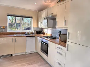 Welsh Villa-Hot Tub-Tenby-Carmarthen-Forestsetting - Image 5