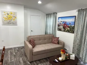 Cozy 3 Bedroom 2 Bath Apt near JFK & UBS Arena - Image 4