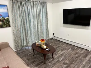 Cozy 3 Bedroom 2 Bath Apt near JFK & UBS Arena - Image 3
