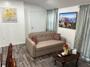Cozy 3 Bedroom 2 Bath Apt near JFK & UBS Arena - Image 5