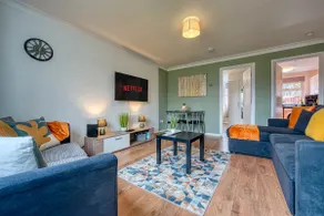 Contractor House near Birmingham City Centre HS2 BCU and ASTON University M6 Motorway Private Garden FREE Superfast WIFI - Image 4
