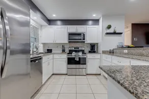 Island Vacation Home/ Minutes from the Beach! - Image 5