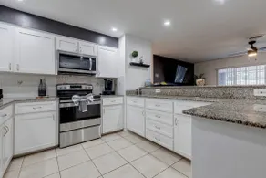 Island Vacation Home/ Minutes from the Beach! - Image 3