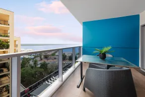 Accessible Apartment with Pool Hoist & Breakfast - Image 4