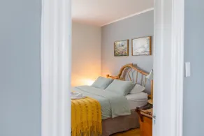Yellow Door Inn - Image 2