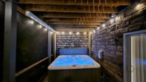 Cozy Cabin w/Hot Tub in Lake Cumberland Resort, KY - Image 2