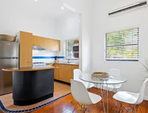 Artful New Farm Apt, Steps to James St & River - Image 2