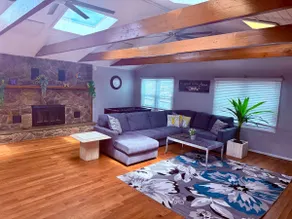 Spacious Skylit Seaside Stay - Walk to Bay & Beach - King Bed, Parking, Patio - Image 4