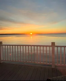 PRIVATE BEACH: BEACHFRONTS & BALCONIES @ NIANTIC W/ 6 QUEENS - Image 4