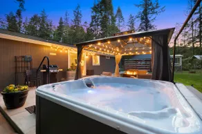 Hot Tub / Private Beach + Pet friendly - Image 2