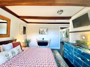 ℒ𝒶 ℬℴ𝓇𝒾-𝒵ℯ𝓃: Private King Bed Suite | Kitchenette - Image 2
