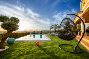 Very nice home with superb land and sea views - Image 2