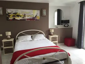 80 m2 apartment in villa with pool next to Bastia - Image 5