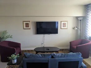 Lower Floor Residential Suite, 20 min to downtown - Image 2