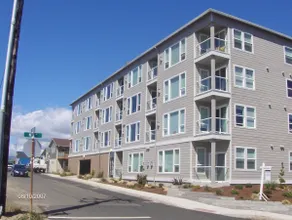 Newly Refreshed-2 Bdrm/2 Bath-Seconds from Beach ! - Image 5