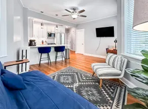 (F21) Cozy Retreat in Fenway, Guests Favorite! - Image 5