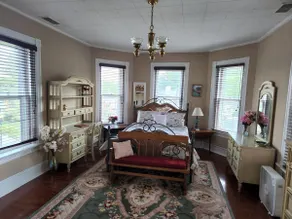 Historic Spacious 6 bedroom home in West Grove - Image 4
