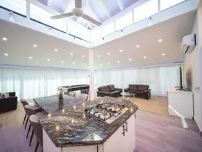 3BR Luxury Penthouse, 300m From Beach - Image 4