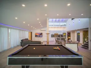 3BR Luxury Penthouse, 300m From Beach - Image 2