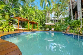 Creative and calm within a stunning small complex - Image 2