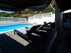 Mysigt sommarhus med privat pool och terrass - Image 5