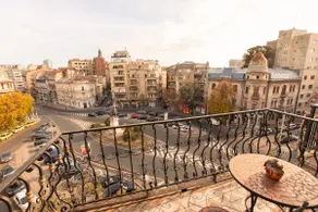 Hidden Gem Antique Apartment with City Views - Image 5