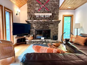 Sunny Mtn Chalet w/Hot Tub, Sauna & Hiking Trails - Image 2