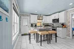 Starfish Wishes ~.7 from beach ~Sleeps 5 ~PetsOk - Image 3