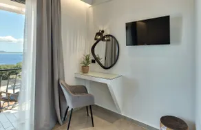 Marea Luxury Suites - Image 4