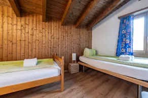 Half chalet with garden & balcony - 2' to Ski bus - Image 5
