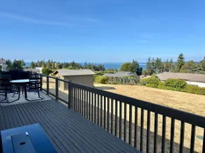Coastal Haven: View, Beach, Hiking & Loads of Room - Image 2