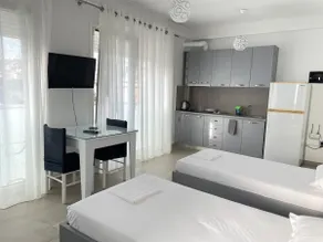 Peaceful & Clean: Your Gateway to the Beach - Image 2