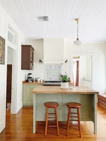Lovely Folk Victorian Cottage in Historic District - Image 5