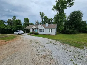 Cozy Cottage Close to Historic Downtown Newnan - Image 2