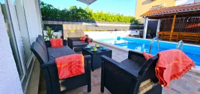 Bella Ciao holiday house with heated pool - Image 5