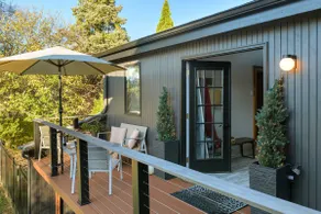 Stylish Coastal Suite Newport county Pet OK /Yard - Image 4