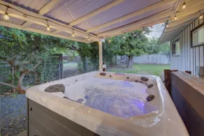 Hot Tub House! Large House for Entertaining Fun! - Image 4