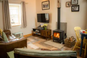Cosy Cottage ideal for Explorers & City Escapers - Image 2