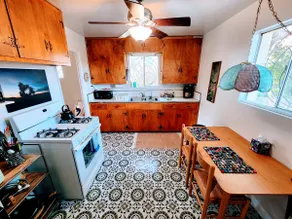 4 bd rm Warren bungalow Parking in front of house! - Image 4