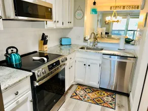Tanglewood Villa - Steps to Beach & Coligny Plaza! - Image 4