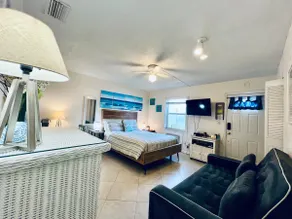 Apt#2 BEACH-CHARMING Lodging SUNNY PLACE:BBQ/Patio - Image 5